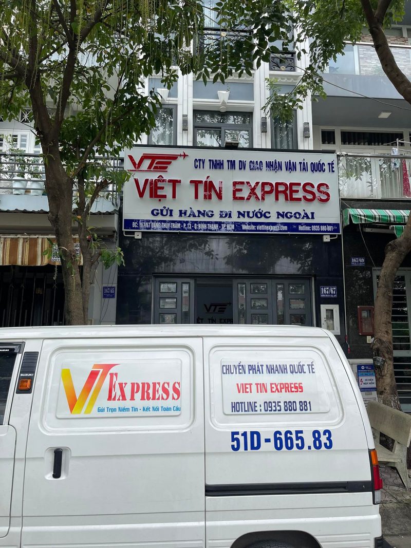 Liên hệ Hotline của Việt Tín Express để được tư vấn (Hotline: 0935.880.881)